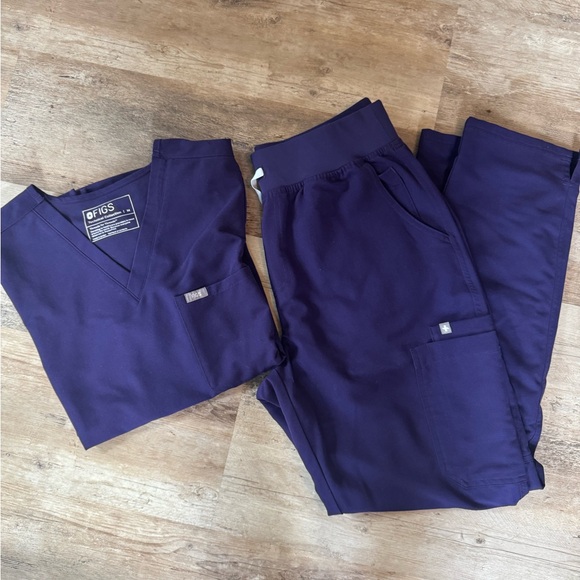 Figs Purple Scrub Pants and Top - Picture 1 of 8